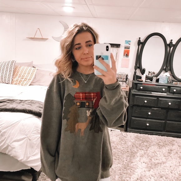 Vintage Cozy Crewneck!! - Picture 6 of 8